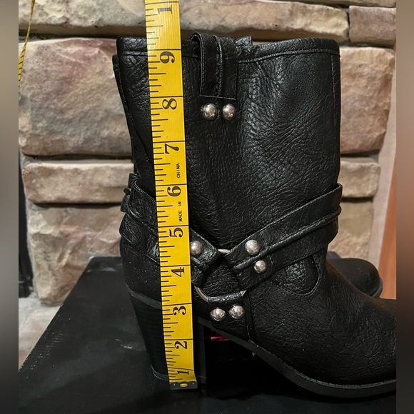 Short Black Boot with Rivets NIB - Picture 2 of 6